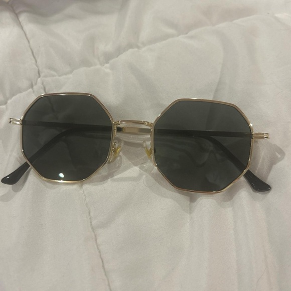 SHEIN Octagonal Sunglasses with Gold Frame and Green Lenses - Picture 1 of 5